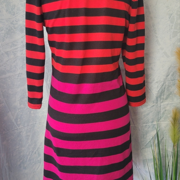 Lady's dress...id#024 - Picture 4 of 6